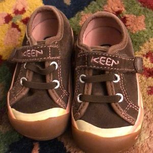 Size 4 keen shoes